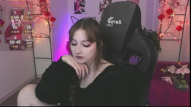 Snapshot of LiliLuna chatting on 04-09-26, 04:13 LiliLuna online show from 04-09-26, 04:13
