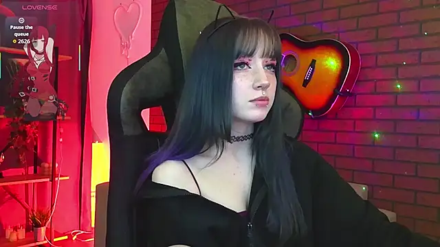 LiliLuna online show from 02-12-26, 04:40