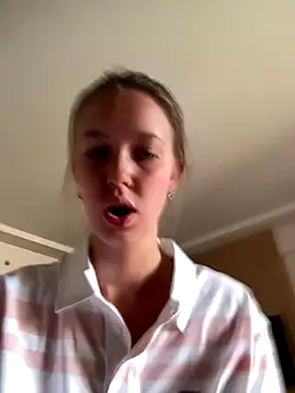 ElliRose online show from 10-18-25, 04:58