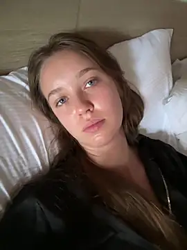 ElliRose online show from 10-24-25, 02:43