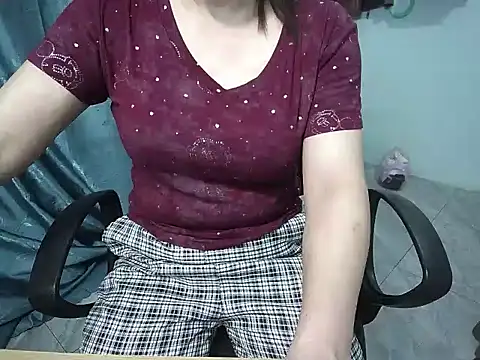 Snapshot of _Sara_768 chatting on 04-22-26, 07:15 Sara 768 online show from 04-22-26, 07:15