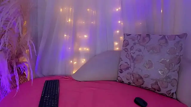 arianna cox   online show from 10-24-25, 08:19