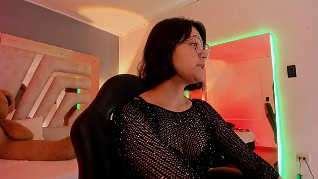 Snapshot of Raben_Enigma chatting on 10-08-25, 01:29 Raben Enigma online show from 10-08-25, 01:29