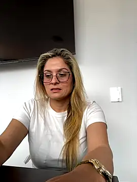 linda-mature43 online show from 10-18-25, 03:47