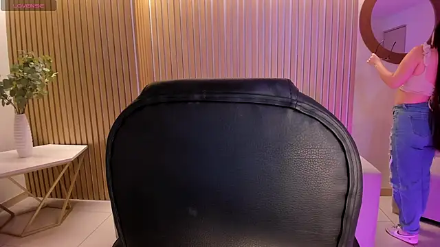 SarahRhodes  online show from 10-28-25, 12:04