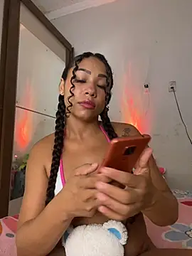 Snapshot of jhennyfer chatting on 12-05-25, 04:33 jhennyfer online show from 12-05-25, 04:33