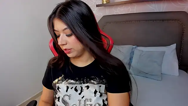 Snapshot of anagil_ chatting on 02-15-26, 12:59 anagil online show from 02-15-26, 12:59