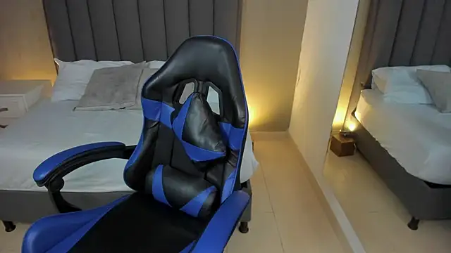 anagil  online show from 04-14-26, 01:49