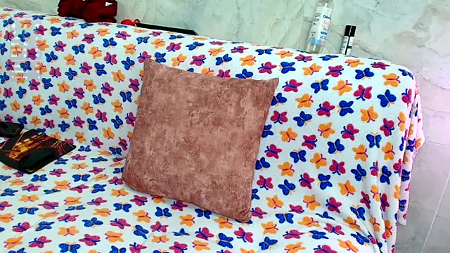 Luna logan online show from 12-15-25, 04:07