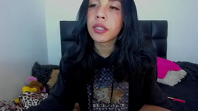 Adrianna Arias online show from 11-24-25, 01:27