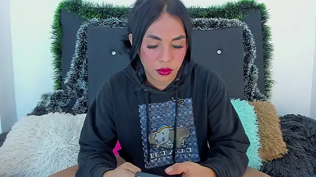 Adrianna Arias online show from 12-22-25, 12:11