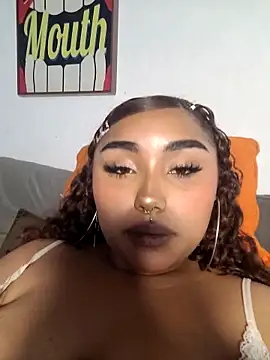 Snapshot of Honeyyy_Brown chatting on 10-03-25, 08:32 Honeyyy Brown online show from 10-03-25, 08:32