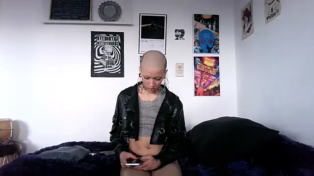 plutonbluemooon333 online show from 01-12-26, 09:09