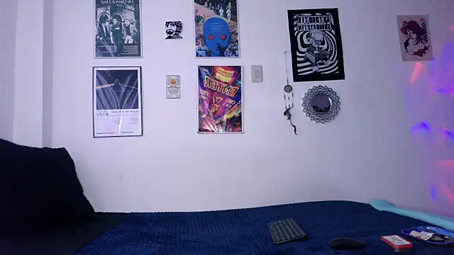 plutonbluemooon333 online show from 11-28-25, 10:21