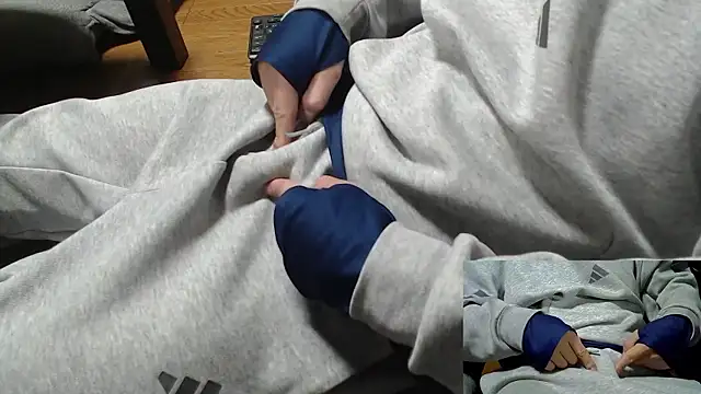 Snapshot of Yasu2000 chatting on 11-23-25, 01:59 Yasu2000 online show from 11-23-25, 01:59