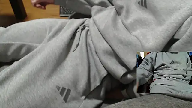 Snapshot of Yasu2000 chatting on 01-06-26, 01:31 Yasu2000 online show from 01-06-26, 01:31