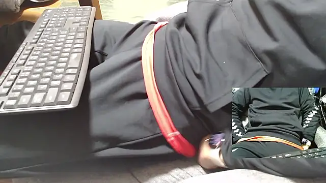 Snapshot of Yasu2000 chatting on 01-10-26, 12:39 Yasu2000 online show from 01-10-26, 12:39