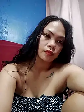 Snapshot of missluvv chatting on 10-28-25, 04:57 missluvv online show from 10-28-25, 04:57