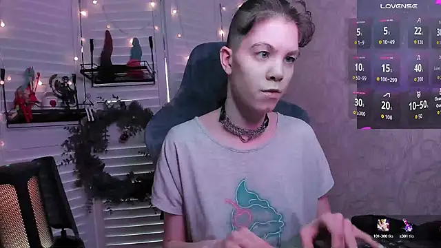 Snapshot of aestheticbeing chatting on 12-14-25, 12:11 aestheticbeing online show from 12-14-25, 12:11