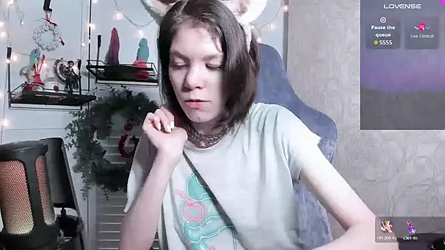 Snapshot of aestheticbeing chatting on 12-20-25, 07:33 aestheticbeing online show from 12-20-25, 07:33