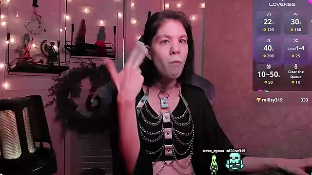 Snapshot of aestheticbeing chatting on 12-21-25, 12:40 aestheticbeing online show from 12-21-25, 12:40