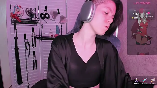 Snapshot of aestheticbeing chatting on 09-13-25, 12:05 aestheticbeing online show from 09-13-25, 12:05