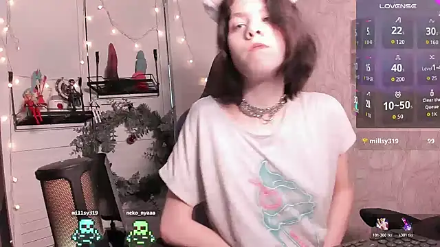 Snapshot of aestheticbeing chatting on 12-18-25, 12:09 aestheticbeing online show from 12-18-25, 12:09