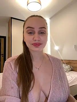 Snapshot of Maribelle_Vinnie chatting on 02-17-26, 06:05 Maribelle Vinnie online show from 02-17-26, 06:05