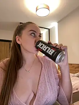 Snapshot of Maribelle_Vinnie chatting on 02-16-26, 04:16 Maribelle Vinnie online show from 02-16-26, 04:16