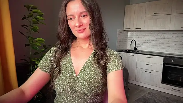 Luna Raee online show from 09-20-25, 07:57