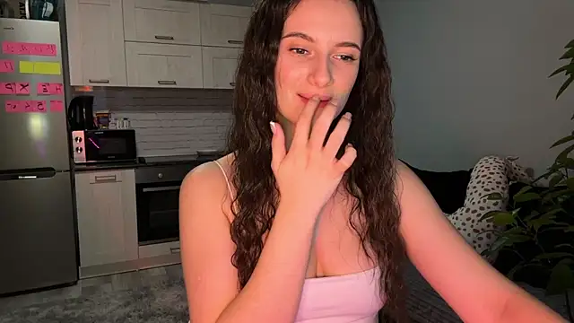 Luna Raee online show from 10-24-25, 12:48