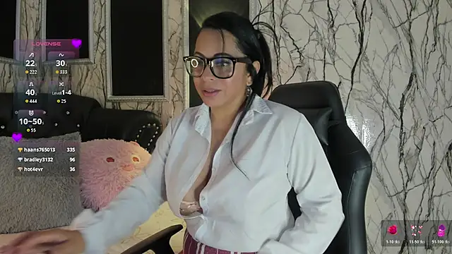 adelinemoretti online show from 03-12-26, 04:22