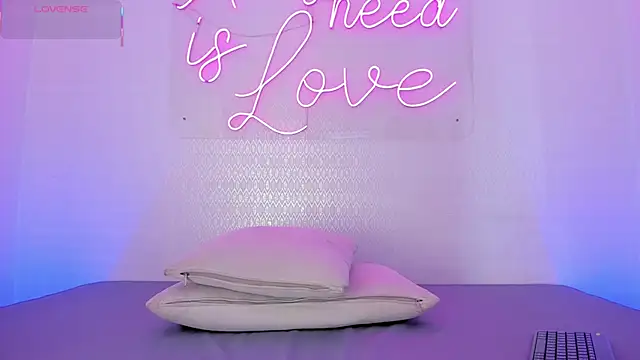 aleksandramiller  online show from 10-02-25, 12:52