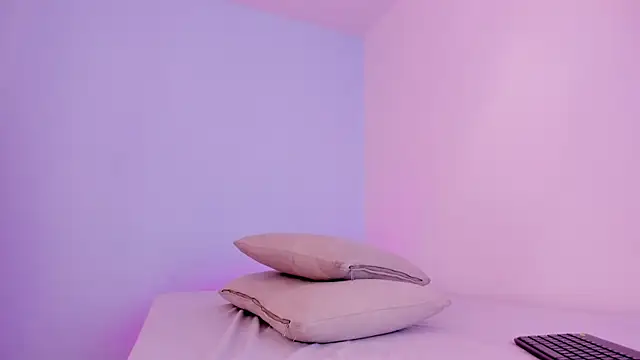 aleksandramiller  online show from 07-08-26, 01:23