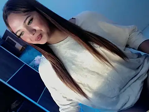 Snapshot of Sweet_angelinax chatting on 10-18-25, 04:47 Sweet angelinax online show from 10-18-25, 04:47