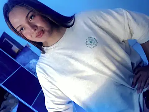 Snapshot of Sweet_angelinax chatting on 10-15-25, 04:22 Sweet angelinax online show from 10-15-25, 04:22