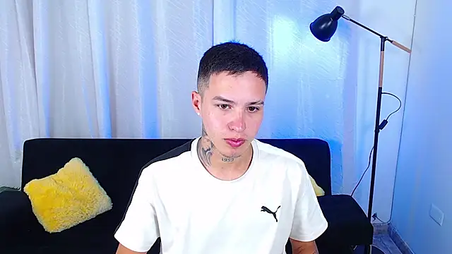 Cumandres18 online show from 04-14-26, 02:11