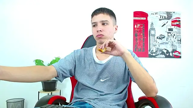 Cumandres18 online show from 10-08-25, 02:07