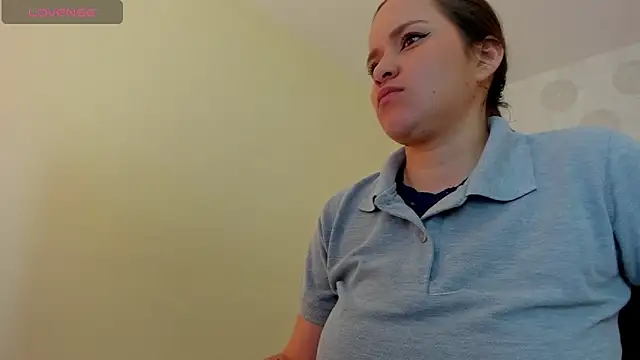 Snapshot of GIANAMILLER6 chatting on 10-20-25, 12:17 GIANAMILLER6 online show from 10-20-25, 12:17