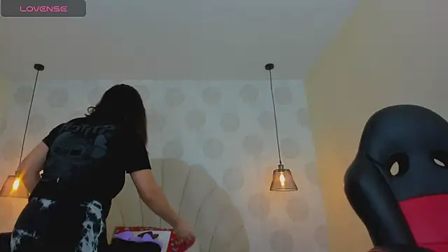 GIANAMILLER6 online show from 12-22-25, 12:27