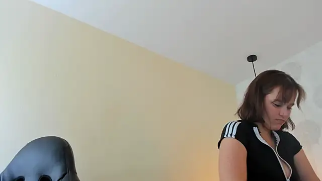 GIANAMILLER6 online show from 06-27-26, 12:11