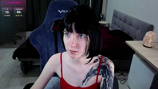 HazelTompson online show from 01-14-26, 03:04