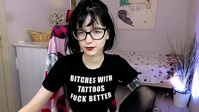 HazelTompson online show from 12-03-25, 08:52