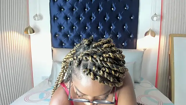 Snapshot of YallianaBrooks chatting on 10-03-25, 08:10 YallianaBrooks online show from 10-03-25, 08:10