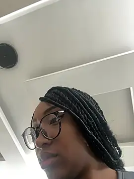YallianaBrooks online show from 07-18-26, 12:25