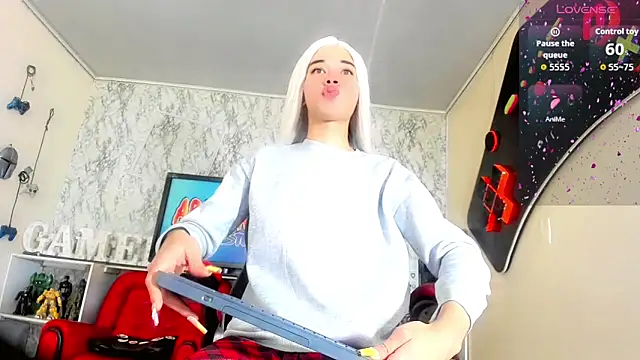 Madison Mujica online show from 10-25-25, 11:09