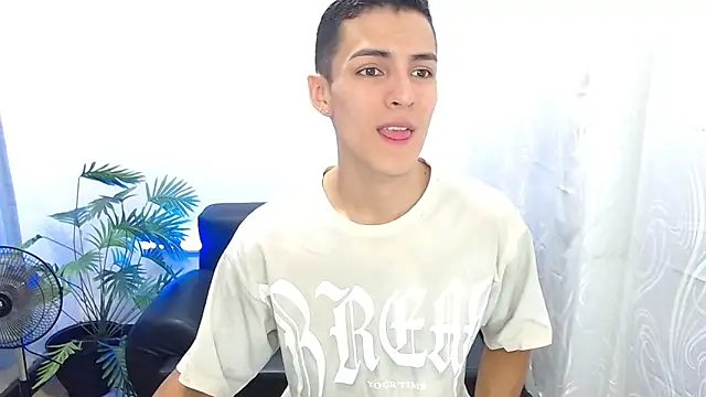 Snapshot of Matiius18 chatting on 09-19-25, 01:48 Matiius18 online show from 09-19-25, 01:48