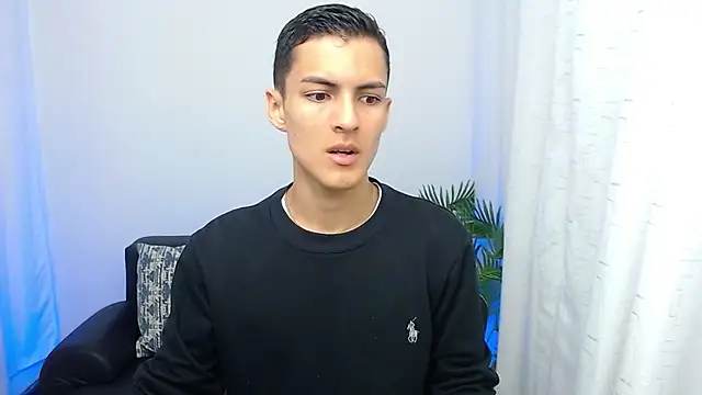 Snapshot of Matiius18 chatting on 10-18-25, 01:46 Matiius18 online show from 10-18-25, 01:46