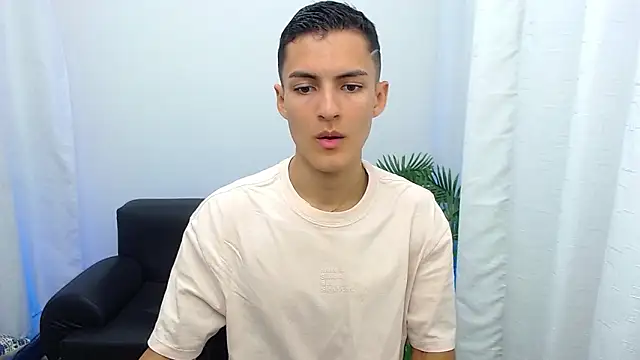 Snapshot of Matiius18 chatting on 10-09-25, 01:33 Matiius18 online show from 10-09-25, 01:33