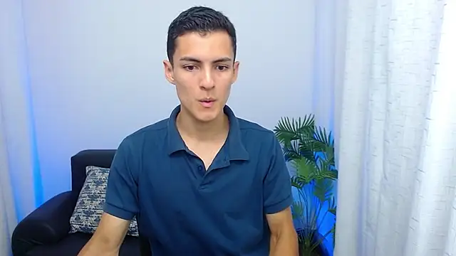 Snapshot of Matiius18 chatting on 10-21-25, 02:05 Matiius18 online show from 10-21-25, 02:05